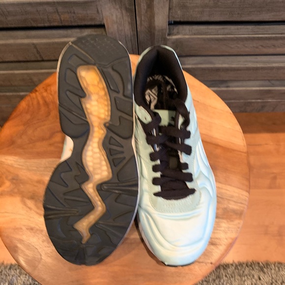 Puma satin sneakers sz 6 Seafoam Green. - Picture 6 of 6